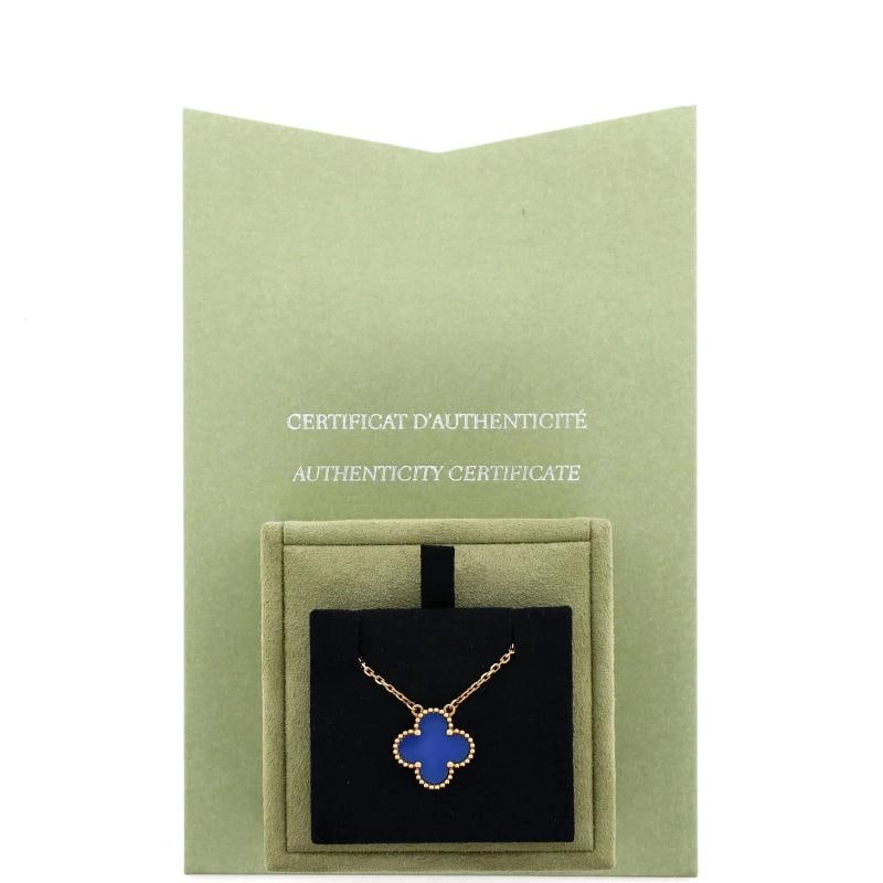 Van Cleef & Arpels Vintage Alhambra Pendant Necklace 18K Yellow Gold and Agate - 2