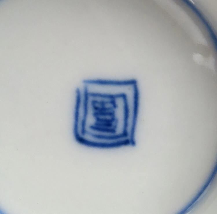 8 Antique Imari Large cups and Saucers Fine Quality - 8