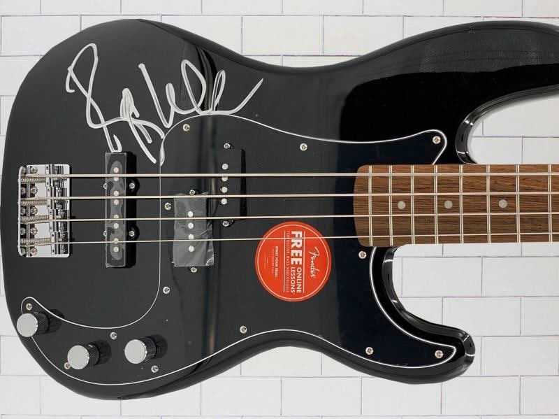 BECKETT ROGER WATERS PINK FLOYD SIGNED BLACK BASS GUITAR AUTOGRAPH BAS LOA (1 of 1)