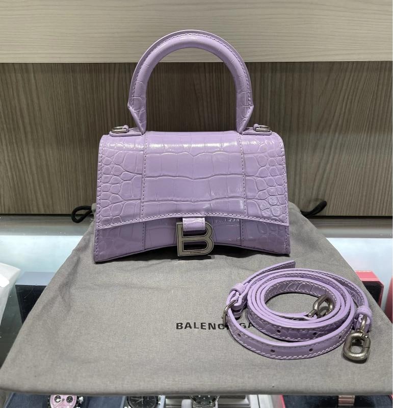 Balenciaga XS Hourglass Croc Light Lilac Purple Crossbody Bag: Condition: Pre-owned - Excellent,Bag Width: 7.4 in,Pattern: Animal Print,Bag Height: 5.1 in,Closure: Magnetic,Size: XS,Lining Material: Leather,Bag Depth: 3.1 in,Exterior Material: Leather,Brand: