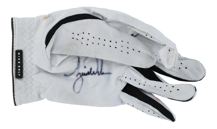 Tiger Woods Match Worn Game Used Signed Nike Golf Glove MEARS & Beckett COA: Sport: Golf-PGA,Player: Tiger Woods,Signed: Yes,Original/Reprint: Original,Autograph Authentication: Beckett Authentication Services (BAS),Product: Glove,Country of Origin: United States