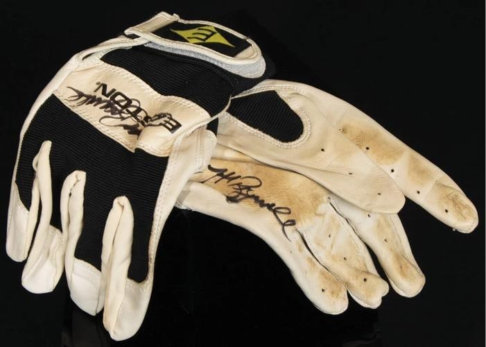 1997 Jeff Bagwell Houston Astros Twice-Signed Game-Used Batting Gloves PSA MEARS: Sport: Baseball-MLB,Player: Jeff Bagwell,Autograph Authentication: Professional Sports Authenticator (PSA),Original/Reprint: Original,Product: Ball,Team: Houston Astros,Country of Origin: United