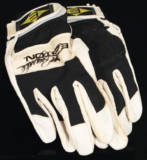 1997 Jeff Bagwell Houston Astros Twice-Signed Game-Used Batting Gloves PSA MEARS - 2