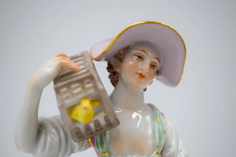 Meissen 19th Century Figure of a Woman with Bird Cage - 5