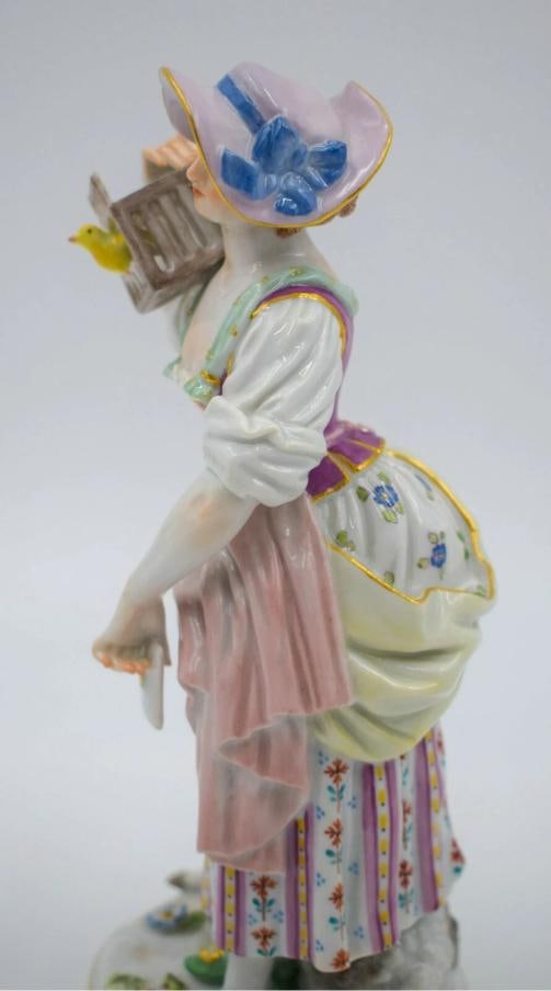 Meissen 19th Century Figure of a Woman with Bird Cage - 6