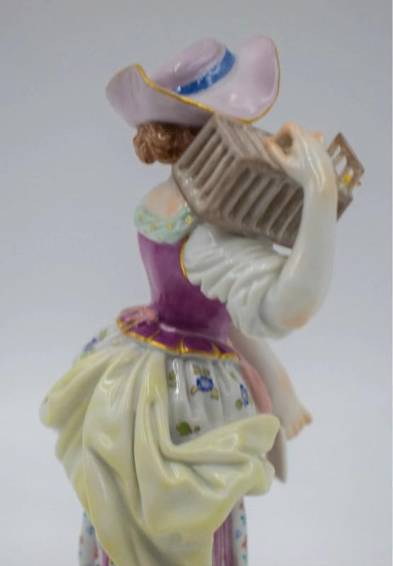 Meissen 19th Century Figure of a Woman with Bird Cage - 8