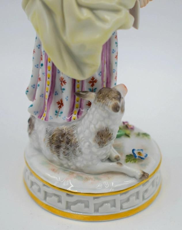 Meissen 19th Century Figure of a Woman with Bird Cage - 9
