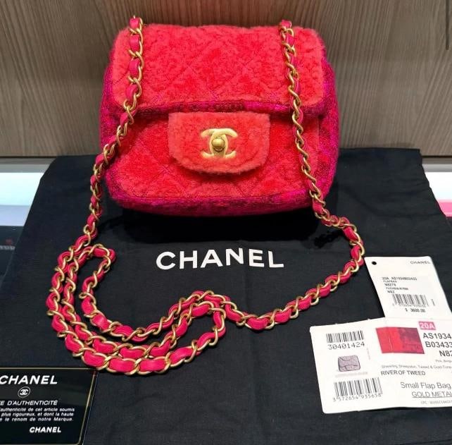 Chanel Shearling & Tweed Classic Square Mini Flap Bag in Fuchsia/Hot Pink: Condition: Pre-owned - Excellent,Brand: CHANEL,Department: Women,Size: Mini,Lining Material: Shearling, Tweed,Exterior Color: Fuchsia,Style: Crossbody,Exterior Material: Shearling, Tweed,Handle/Strap