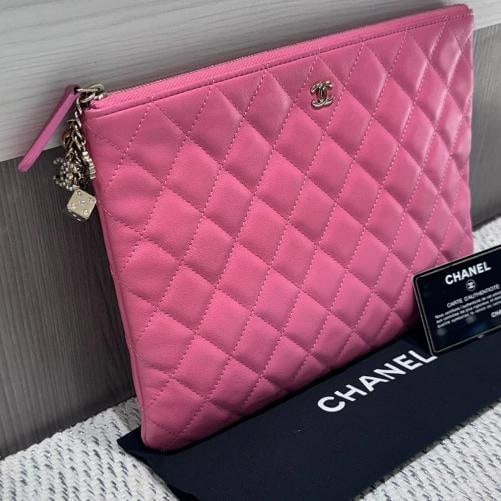 Chanel Lambskin Quilted Medium Casino Beauty CC Cosmetic Pouch in Fuchsia (2016) - 2