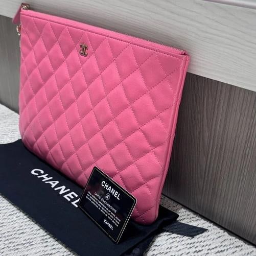 Chanel Lambskin Quilted Medium Casino Beauty CC Cosmetic Pouch in Fuchsia (2016) - 3