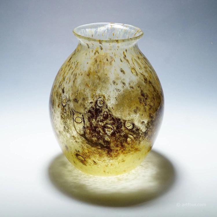Large Ercole Barovier - Barovier & Toso Aborigeno Vase 1954: Condition: Used,Brand: ArtGlass,Type: Vase A large art glass vase from the 'Aborigeni' series designed by Ercole Barovier in 1954 for Barovier & Toso, Murano, Italy. Thick colorless glass with melted 