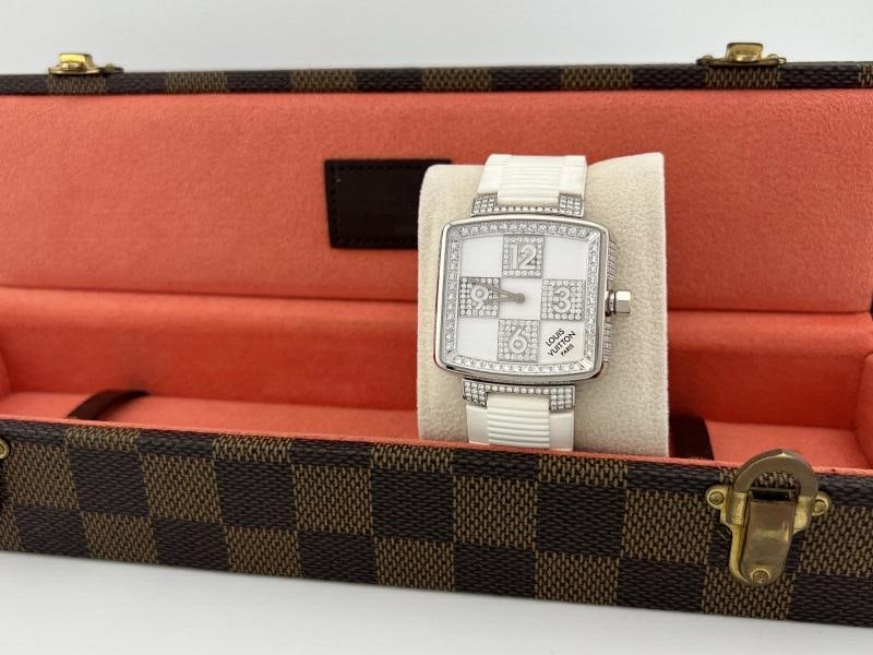 Louis Vuitton Damier Speedy Limited Edition Q231C 33mm 18k White Gold & Diamonds: Style Number: Q231C Serial: No.** Model: Louis Vuitton Damier Speedy Limited Edition Case Material: 18k White Gold Band: White Rubber Bezel: 18k White Gold & Diamonds Dial: White Diamond Dial