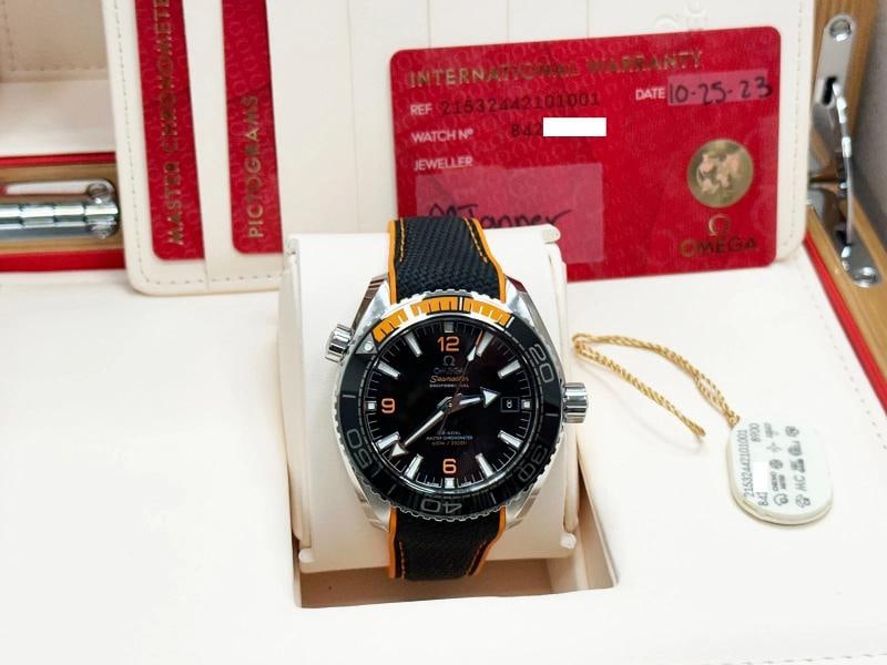 Omega Seamaster Planet Ocean 600m 215.32.44.21.01.001 Stainless Box Paper 2023: Style Number: 215.32.44.21.01.001 Year: 2023 Model: Omega Seamaster Planet Ocean 600M Case Material: Stainless Steel Band: Rubber - Black and Orange Strap Bezel: Black and Orange Ceramic Bezel Dial:
