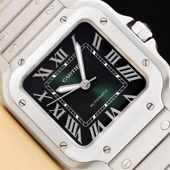 2023 CARD CARTIER SANTOS MEDIUM WSSA0061 41.9MM GREEM ROMAN STEEL WATCH: This is an authentic Cartier Santos WSSA0061 watch with green dial and roman numeral hour markersÃ¢â‚¬â€¹, stainless steel fixed bezel, stainless steel