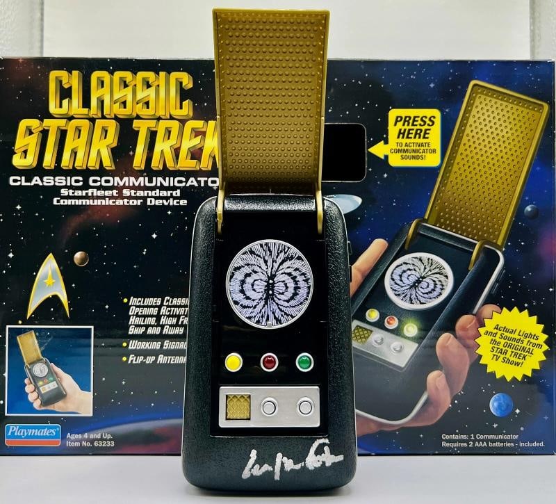 William Shatner Kirk Signed Star Trek Classic Communicator Beckett Witnessed: Industry: Movies,Movie: Star Trek,Signed by: William Shatner,Signed: Yes,Autograph Authentication: Beckett,Original/Reproduction: Original,Country of Origin: United States