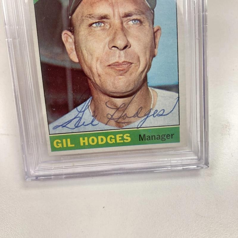 1966 Topps Gil Hodges Signed Autographed Baseball Card BGS Beckett Certified - 2