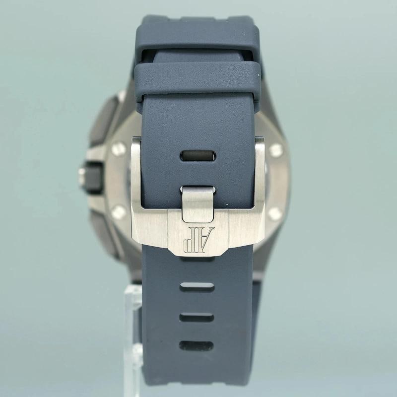 NEW PAPERS Audemars Piguet Royal Oak Titanium Grey Blue 26420IO 43mm Chrono - 5