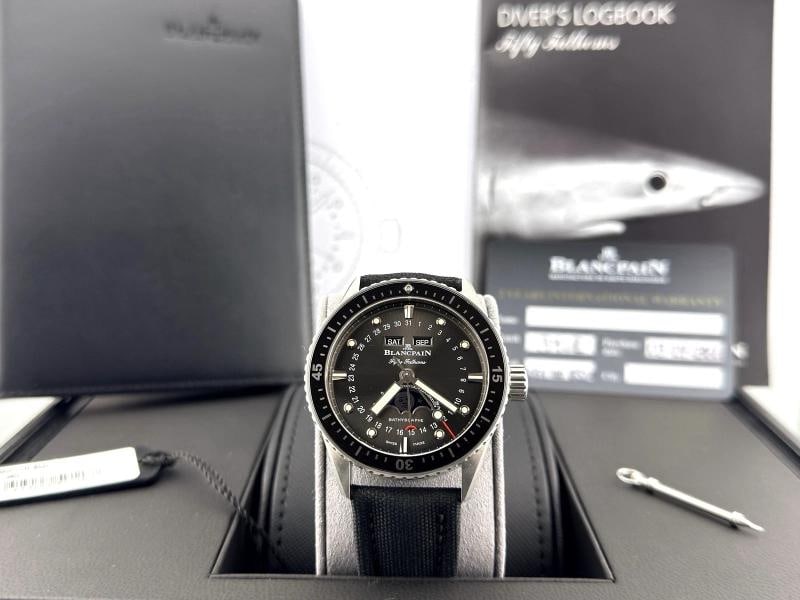 Blancpain Fifty Fathoms Bathyscaphe Calendar 5054-1110-B52A 43mm Box Paper: Condition: Pre-owned - Excellent,Bezel Color: Black,Year Manufactured: 2020-Now,Band/Strap: Two-Piece Strap,Case Color: Silver,Caseback: Exhibition,Department: Men,Watch Shape: Round,Style: Casual, Cl