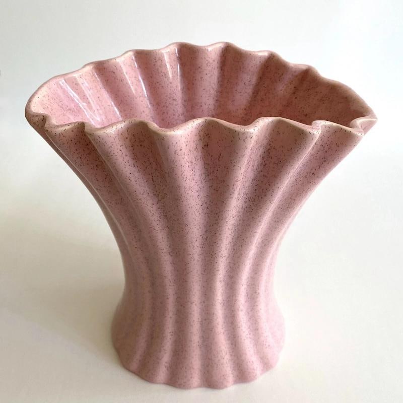 1950'S MID CENTURY MODERN BAUER ART POTTERY PINK SPECKLE FLUTED LRG FLOWER VASE - 11