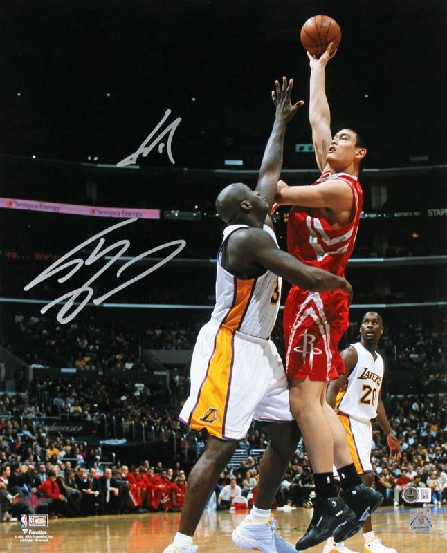 Shaquille O'Neal & Yao Ming Authentic Signed 16x20 Vertical Photo BAS Witnessed: Player: Shaquille O'Neal & Yao Ming,Product: Photo,Original/Reprint: Original,Autograph Authentication: Beckett,PRODUCT_COA: Beckett,PRODUCT_SIGNED_BY_NAME: Shaquille O'Neal & Yao Ming,Country of Orig