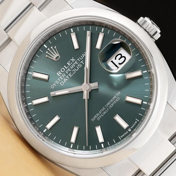 2026 MAR B&P ROLEX DATEJUST 36 126200 MINT GREEN DIAL SMOOTH STEEL OYSTER WATCH: This is an authentic Rolex Datejust 36 mint green dial watch with Rolex stainless steel oyster bracelet, Rolex stainless steel smooth bezel, and Rolex warranty card. Descriptions: Brand: Rolex Model: