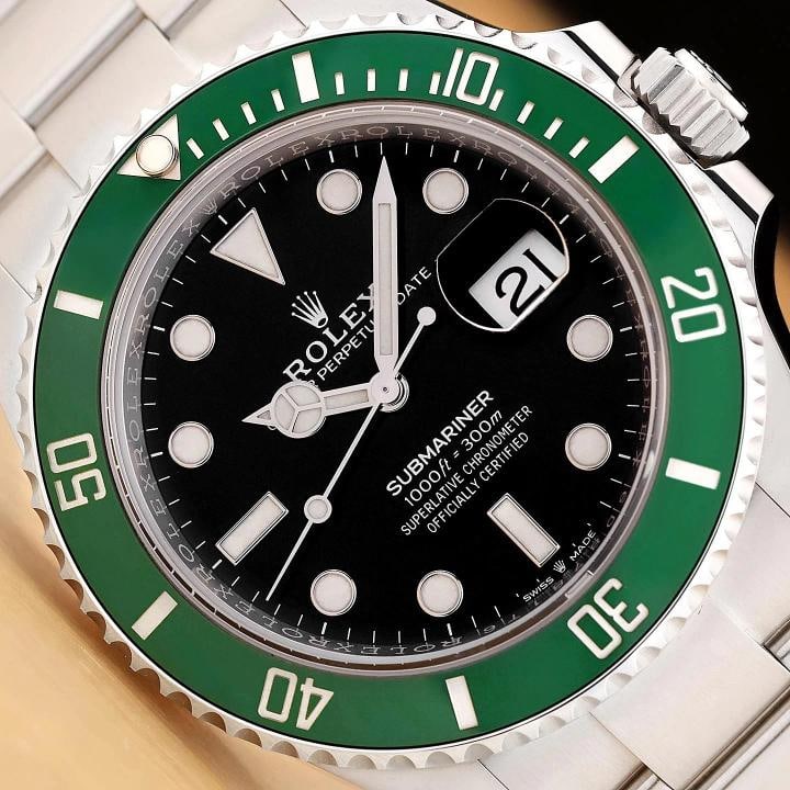 2022 CARD ROLEX SUBMARINER DATE 126610LV 41MM GREEN STARBUCKS STEEL WATCH: This is an authentic Rolex 126610LV Submariner Date Green 'Starbucks' 41mm black dial watch with stainless steel oyster bracelet, rotatable green bezel, and Rolex warranty card. Descriptions: Brand: R