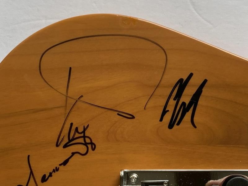 SOUNDGARDEN: Chris Cornell, Matt Cameron, Hiro Yamamoto, & Kim Thayil Signed Guitar (Beckett LOA) - 4