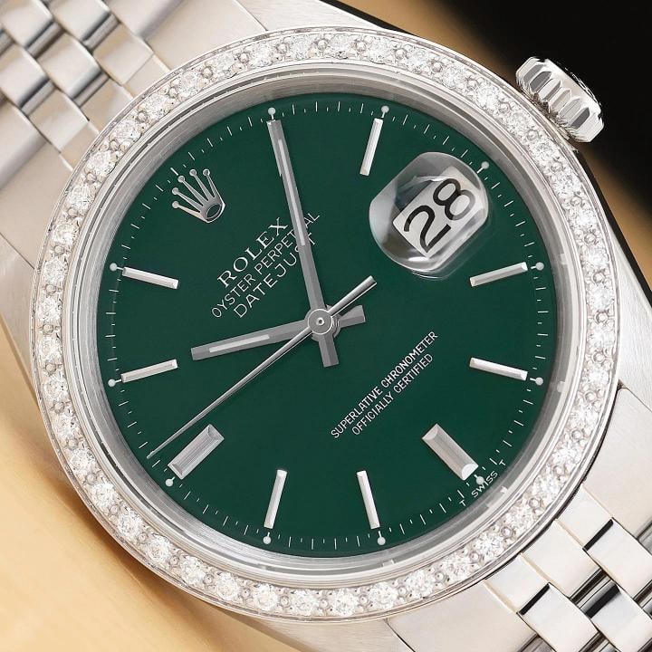 ROLEX MENS DATEJUST GREEN DIAL 18K GOLD SS DIAMOND BEZEL WATCH w/ FOLDED BAND: This is an authentic Rolex Datejust 1601 watch with custom 18K white gold diamond bezel, Rolex stick dial Ref., and Rolex stainless steel folded jubilee bracelet. Descriptions: Brand: Rolex Model: Dat