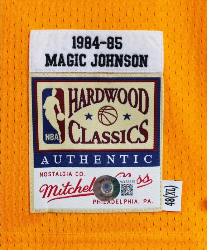 Showtime Lakers (6) Johnson, Worthy +4 Signed Yellow M&N Authentic Jersey BAS W - 6