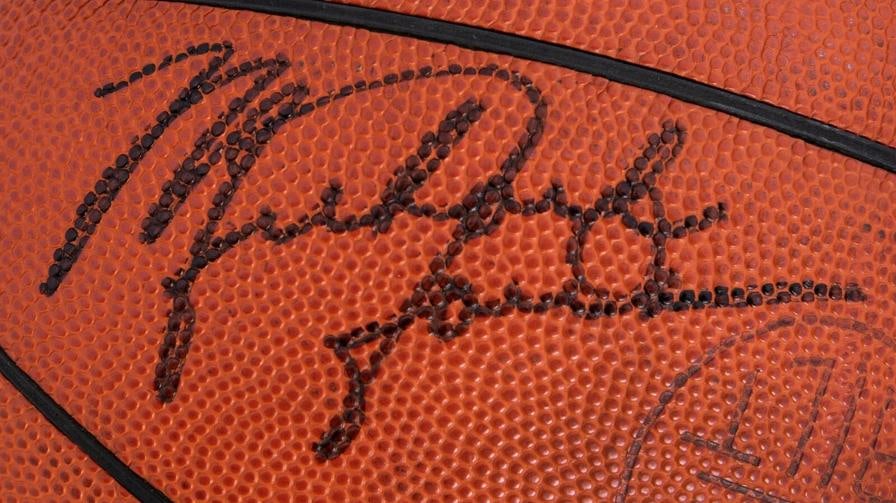 Michael Jordan 1988-89 Chicago Bulls Team Signed Auto Basketball Beckett COA - 2