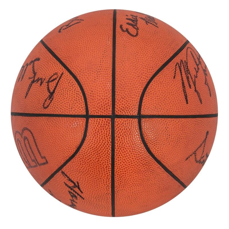 Michael Jordan 1988-89 Chicago Bulls Team Signed Auto Basketball Beckett COA - 8