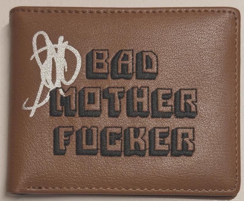Samuel L. Jackson Signed Pulp Fiction Jules Winnfield Wallet Beckett Witnessed: Industry: Movies,Movie: Pulp Fiction,Signed by: Samuel L. Jackson,Signed: Yes,Autograph Authentication: Beckett,Country of Origin: United States
