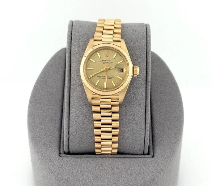 Rolex Ladies Datejust President 6917 Champagne Dial 18k Yellow Gold: Style Number: 6917 Year: 1979 Model: Rolex Ladies Datejust President Case Material: 18K Yellow Gold Band: 18K Yellow Gold President Bezel: 18K Yellow Gold Fluted Dial: Champagne Dial Crystal: Acrylic