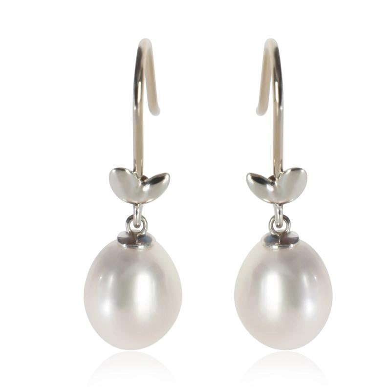 Tiffany & Co. Sterling Silver Pearl Paloma Picasso Olive Leaf Earrings: Condition: Pre-owned,Item Length: 25 mm,With Original Box/Packaging: Yes,Side Stone Type: No Stone,Main Stone: Pearl,Metal Purity: 925,With Papers: No,Gross Weight (grams): 2.63,Department: