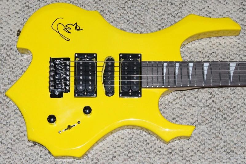 STONE GOSSARD PEARL JAM SIGNED YELLOW F/S FULL SIZE ELECTRIC GUITAR BECKETT COA - 2