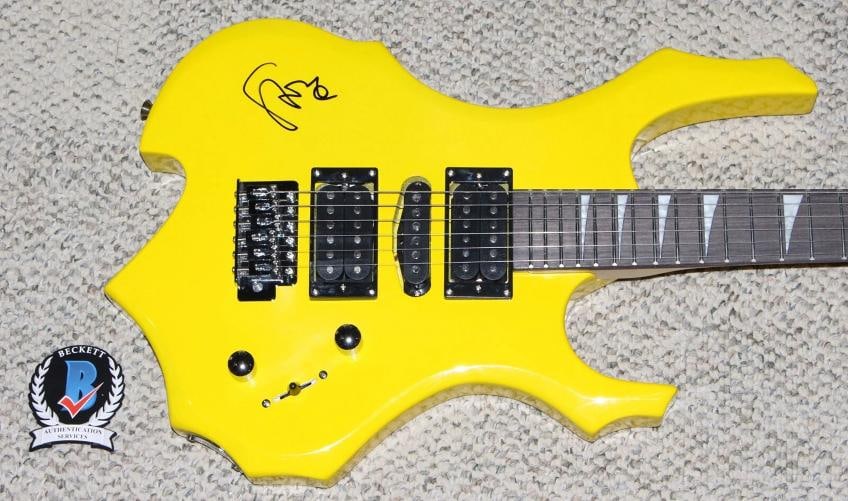 STONE GOSSARD PEARL JAM SIGNED YELLOW F/S FULL SIZE ELECTRIC GUITAR BECKETT COA - 3