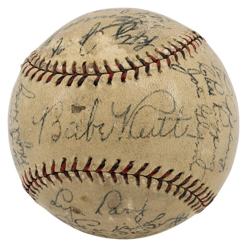 Babe Ruth & Lou Gehrig 1933 New York Yankees Team Signed Baseball JSA COA: 20 visible signatures done in black ink with a strong Ruth on the sweetspot. Signatures include: HOFÃ¢â‚¬â„¢s: Babe Ruth, Lou Gehrig(x2), Earle Combs, Herb Pe