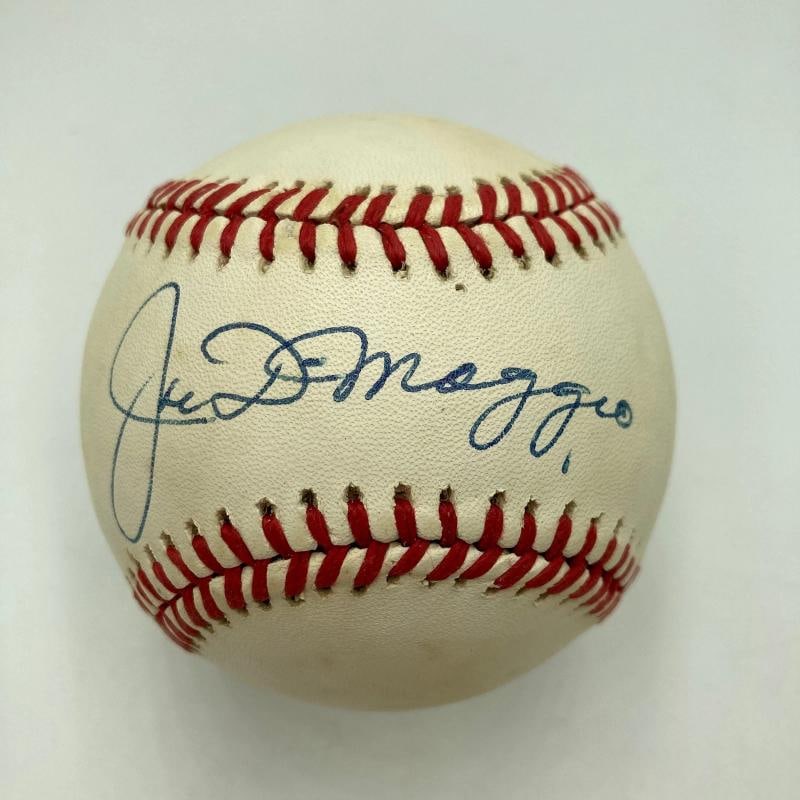 Nice Joe Dimaggio Signed Official American League Baseball Beckett COA: Sport: Baseball,Player: Sandy Koufax,Signed: Yes,Original/Reprint: Original,Autograph Authentication: Beckett Authentication Services (BAS),Product: Ball,Team: Los Angeles Dodgers,Country of Origin: U