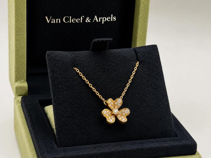 Van Cleef & Arpels Frivole Mini Diamond Pendant Necklace 18K Gold Box Paper - 4