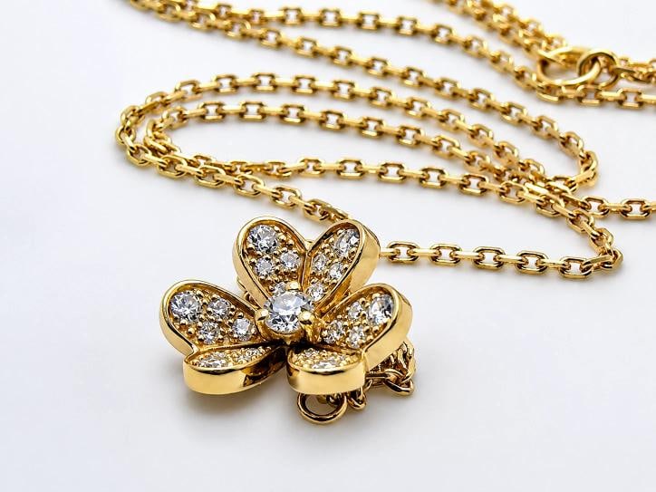 Van Cleef & Arpels Frivole Mini Diamond Pendant Necklace 18K Gold Box Paper - 7