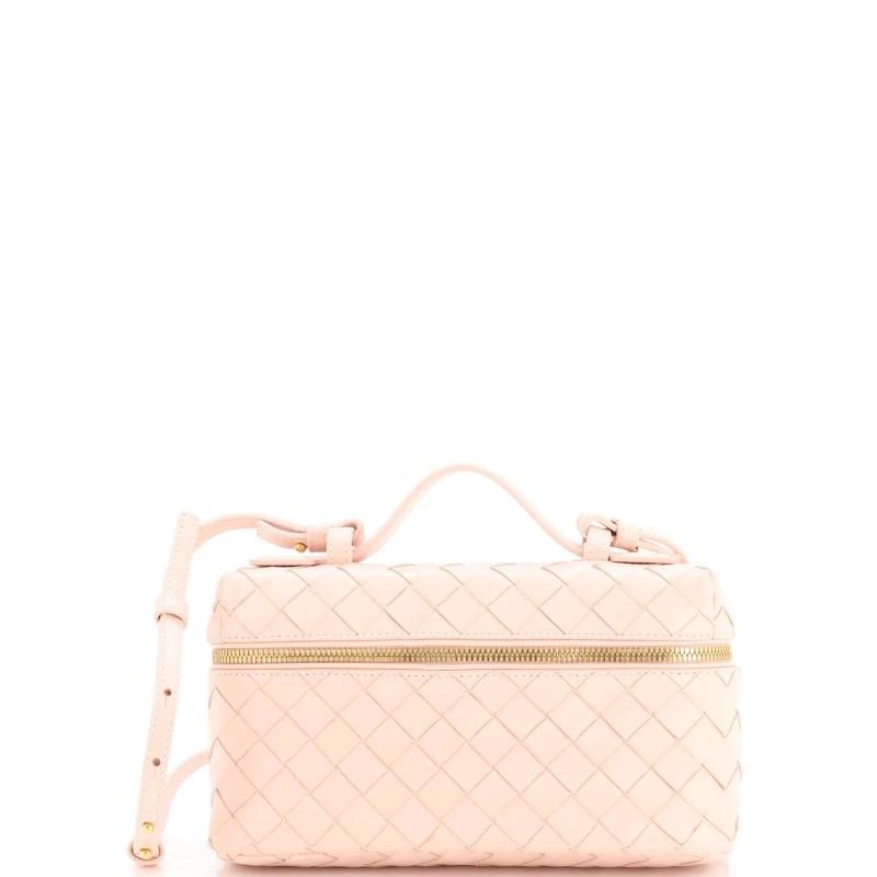 Bottega Veneta Bang Bang Vanity Case Intrecciato Leather: Accessories: With Strap Measurements: Handle Drop 2", Height 5", Width 9", Depth 2", Strap Drop 20". Condition: Pre-owned - Excellent,Brand: Bottega Veneta,Exterior Material: Leather,Style: Cross