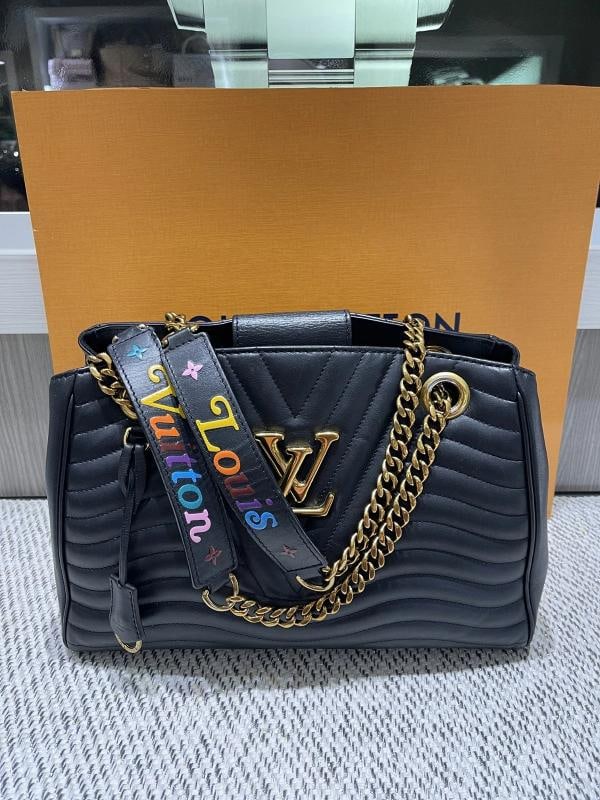Louis Vuitton New Wave Chain Tote in Black Calfskin Leather - 5