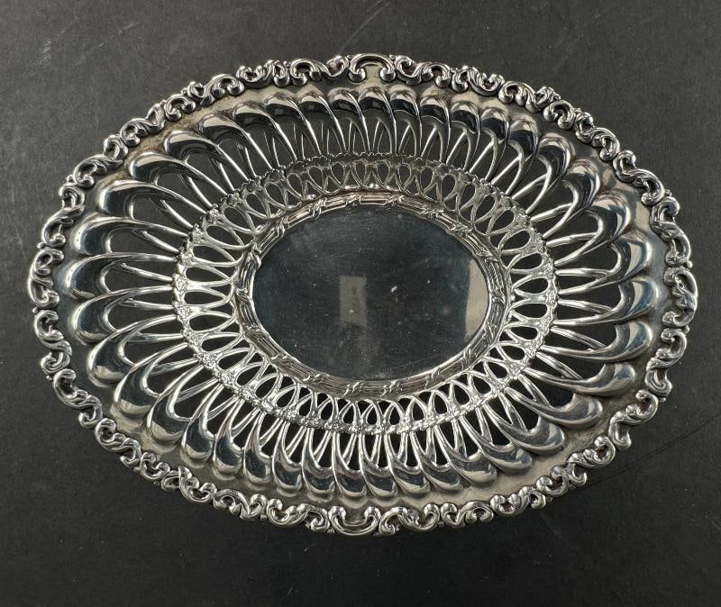 Excellent Whiting Sterling Silver Louis XV Pierced Openwork Oval Shell Foot Bowl - 2