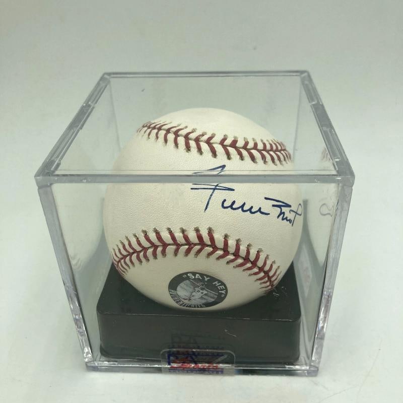 Willie Mays Signed Major League Baseball PSA DNA Graded 10 GEM MINT: Sport: Baseball,Player: Willie Mays,Signed: Yes,Autograph Authentication: Professional Sports Authenticator (PSA),Original/Reprint: Original,Product: Ball,Country of Origin: United States