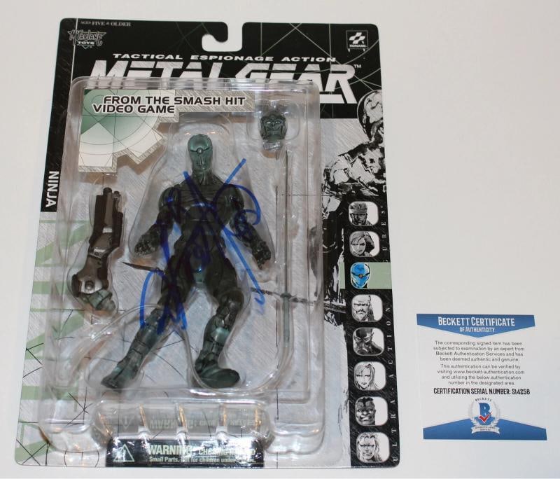 HIDEO KOJIMA SIGNED METAL GEAR SOLID 1998 MCFARLANE TOY NINJA OPTIC BAS COA RARE - 2