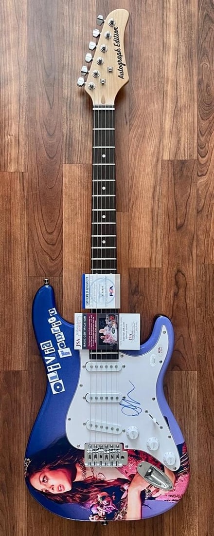 OLIVIA RODRIGO Signed Guitar Custom Graphics 1/1 JSA COA DRIVERS LICENSE SOUR - 3