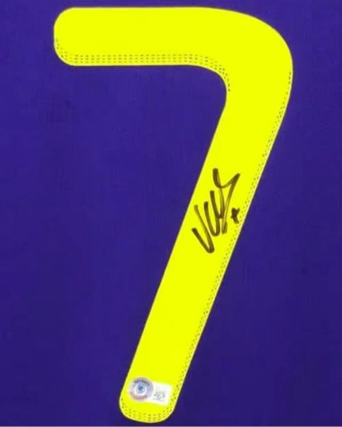 David Villa Signed Spain 2010 World Cup Final Soccer Jersey #7 with Beckett COA - 2