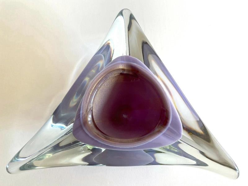 MCM SALVIATI MURANO ART GLASS LAVENDER GOLD LEAF SOMMERSO LRG TRIANGLE BOWL: MEASURES 11" W X 10" D X 3" H.. Condition: Used,Country of Origin: Italy,Shape: Triangle,Handmade: Yes,Production Technique: Hand Blown Glass,Style: Mid-Century Modern,Custom Bundle: No,Item Height: