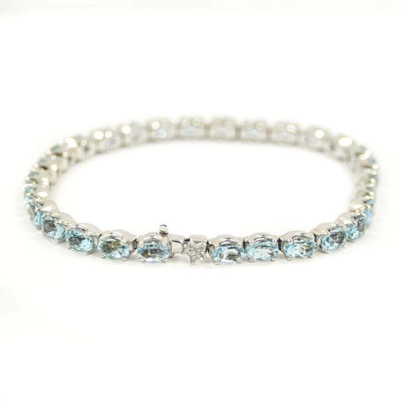 H.Stern Bracelet 25CT Aquamarine Stones 18K White Gold 17.7Gr Womens 7.5'' SALE: Country of Origin: Brazil,Size: 7.5",Gender: Female,Style: Tennis,Material: Stone,Metal Purity: 18k,Main Stone: Aquamarine,Brand: H. Stern,Metal: White Gold,Type: Bracelet,Signed: Yes,Jewelry