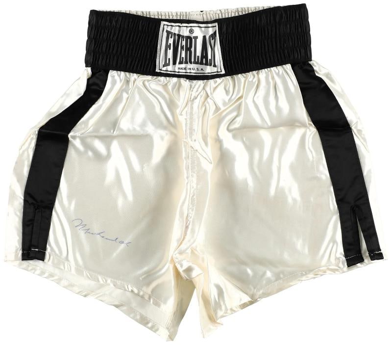 Beautiful Muhammad Ali Signed Everlast Trunks Shorts Beckett COA: Sport: Boxing,Player: Muhammad Ali,Signed: Yes,Original/Reprint: Original,Autograph Authentication: Beckett Authentication Services (BAS),Product: Glove,Country of Origin: United States